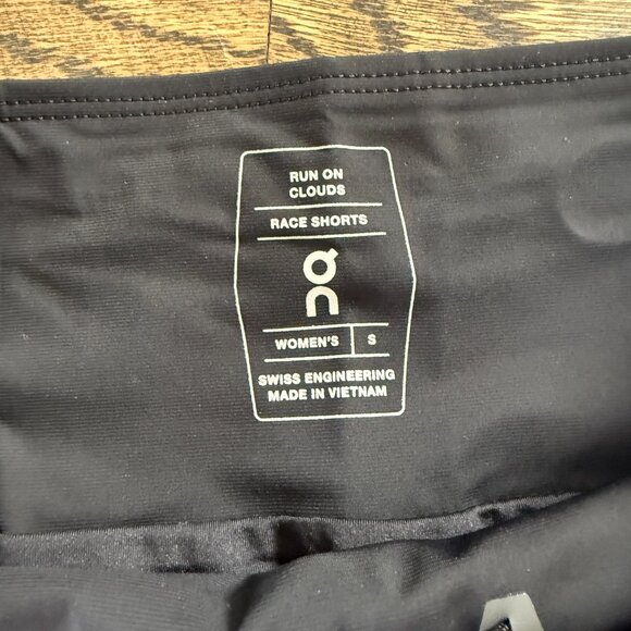 On Running Black Athletic Shorts - Picture 6 of 6